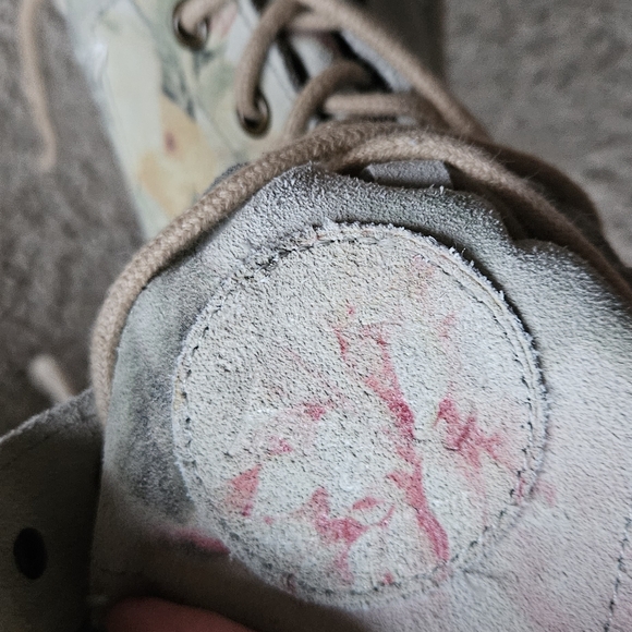 Boots - Picture 3 of 6